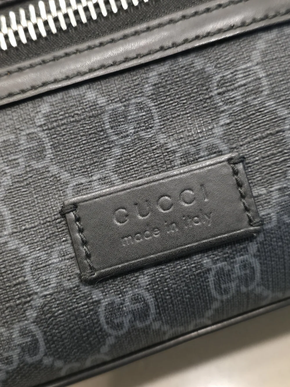 Gucci GG Supreme Zip-Up Small Belt Bag
